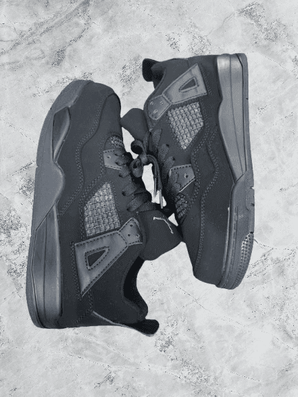 Retro 4 Black Cats